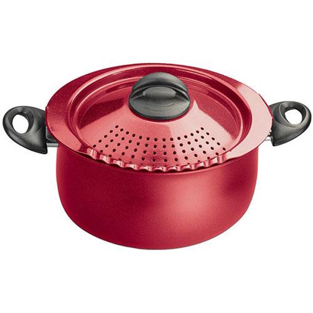 A red pot with a locking lid used for draining hot liquids.